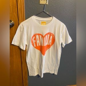 famila shirt small
